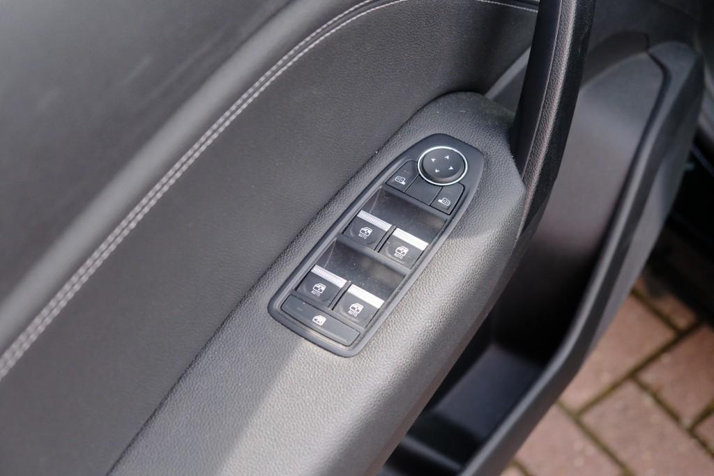 Renault Captur 1.0 TCe 90pk Techno - Apple CarPlay - Achteruitrijcamera - Navigatiesysteem - Cruise control - Climate control - LED koplampen - Parkeersensoren afbeelding 24
