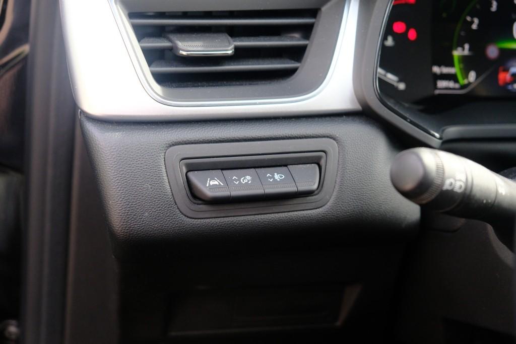 Renault Captur 1.0 TCe 90pk Techno - Apple CarPlay - Achteruitrijcamera - Navigatiesysteem - Cruise control - Climate control - LED koplampen - Parkeersensoren afbeelding 25