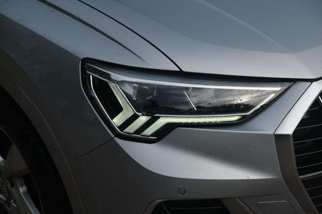 Audi Q3 35 TFSi 150pk S-Tronic Business Edition - Apple CarPlay - Achteruitrijcamera - Navigatiesysteem - Cruise control - Climate control - Matrix LED - Elektrische achterklep - Keyless entry afbeelding 2