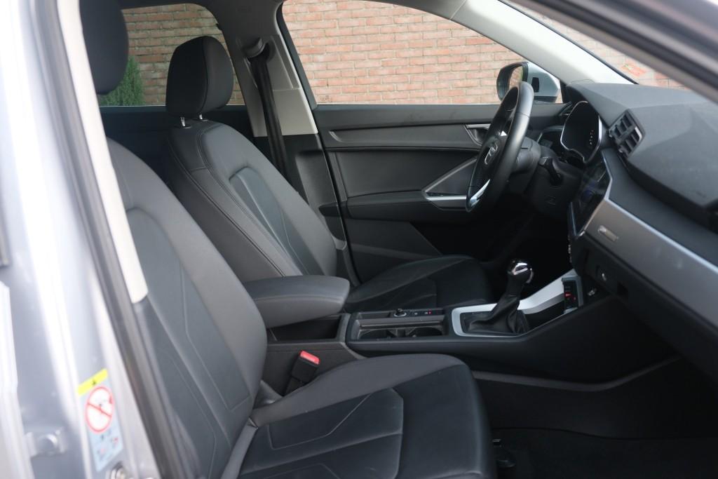 Audi Q3 35 TFSi 150pk S-Tronic Business Edition - Apple CarPlay - Achteruitrijcamera - Navigatiesysteem - Cruise control - Climate control - Matrix LED - Elektrische achterklep - Keyless entry afbeelding 4