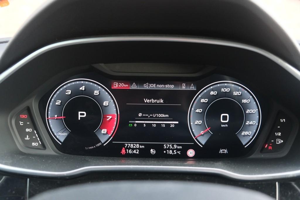 Audi Q3 35 TFSi 150pk S-Tronic Business Edition - Apple CarPlay - Achteruitrijcamera - Navigatiesysteem - Cruise control - Climate control - Matrix LED - Elektrische achterklep - Keyless entry afbeelding 11