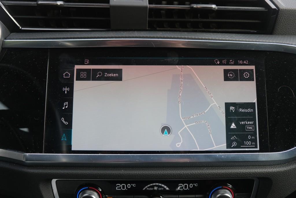 Audi Q3 35 TFSi 150pk S-Tronic Business Edition - Apple CarPlay - Achteruitrijcamera - Navigatiesysteem - Cruise control - Climate control - Matrix LED - Elektrische achterklep - Keyless entry afbeelding 16