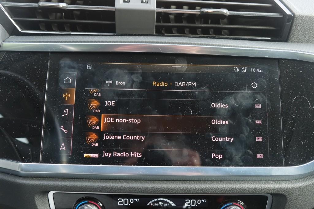Audi Q3 35 TFSi 150pk S-Tronic Business Edition - Apple CarPlay - Achteruitrijcamera - Navigatiesysteem - Cruise control - Climate control - Matrix LED - Elektrische achterklep - Keyless entry afbeelding 17