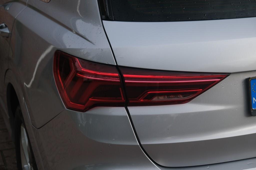Audi Q3 35 TFSi 150pk S-Tronic Business Edition - Apple CarPlay - Achteruitrijcamera - Navigatiesysteem - Cruise control - Climate control - Matrix LED - Elektrische achterklep - Keyless entry afbeelding 26