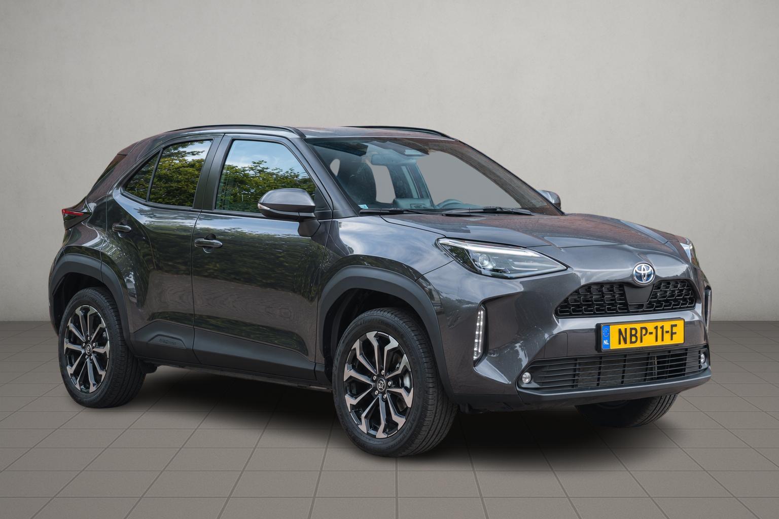 Toyota Yaris Cross 1.5 Hybrid 130pk CVT Dynamic - Apple CarPlay - Navigatiesysteem - Achteruitrijcamera  - Stoelverwarming - Climate control - Keyless entry/start afbeelding 1