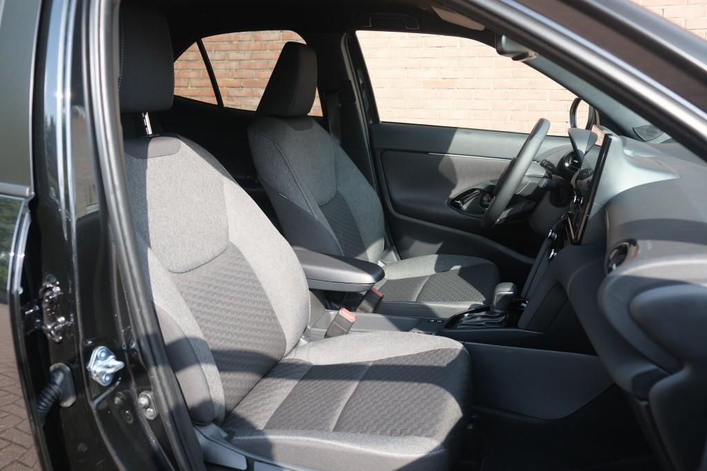 Toyota Yaris Cross 1.5 Hybrid 115pk CVT Dynamic - Adaptieve cruise - Achteruitrijcamera - Apple CarPlay - Climate control - Stoelverwarming - Keyless entry/start - Dodehoekdetectie afbeelding 6