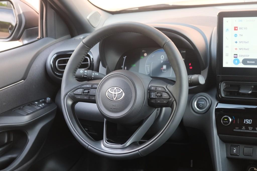 Toyota Yaris Cross 1.5 Hybrid 115pk CVT Dynamic - Adaptieve cruise - Achteruitrijcamera - Apple CarPlay - Climate control - Stoelverwarming - Keyless entry/start - Dodehoekdetectie afbeelding 12