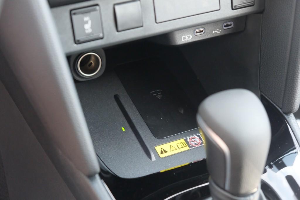 Toyota Yaris Cross 1.5 Hybrid 115pk CVT Dynamic - Adaptieve cruise - Achteruitrijcamera - Apple CarPlay - Climate control - Stoelverwarming - Keyless entry/start - Dodehoekdetectie afbeelding 21