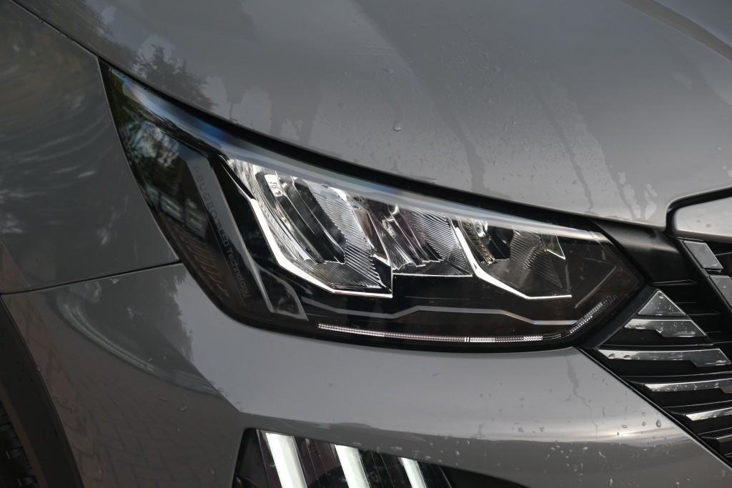 Peugeot 2008 1.2 Hybrid 145pk e-DCS6 Allure - Adaptive cruise - Camera voor en achter - Dodehoek detectie - Climate control - Parkeersensoren afbeelding 2