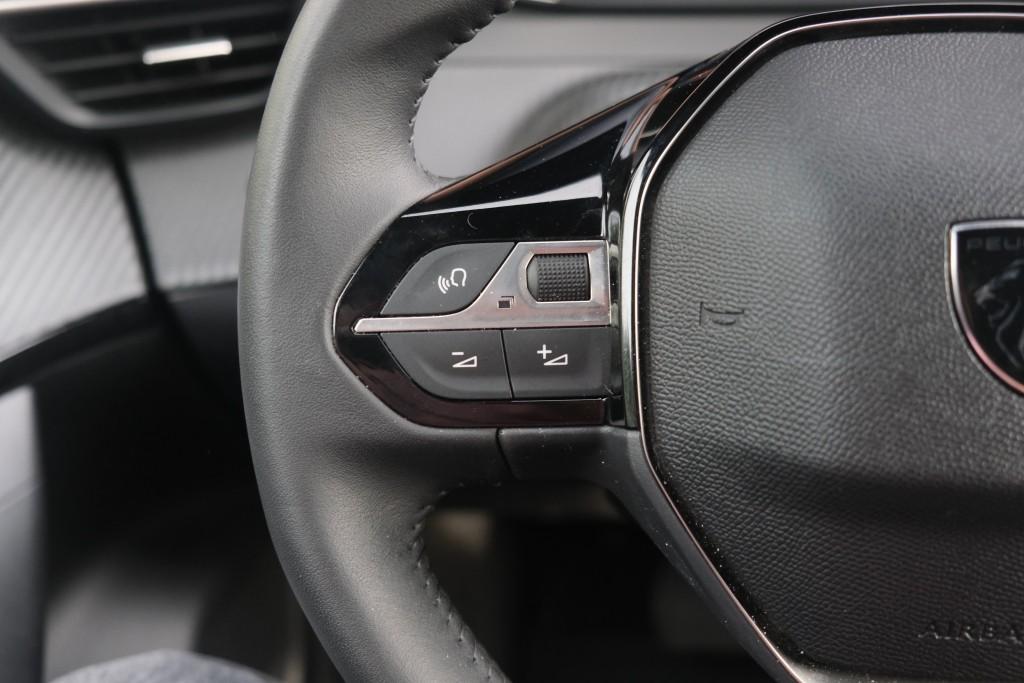Peugeot 2008 1.2 Hybrid 145pk e-DCS6 Allure - Adaptive cruise - Camera voor en achter - Dodehoek detectie - Climate control - Parkeersensoren afbeelding 9