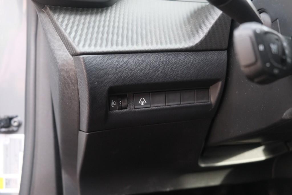Peugeot 2008 1.2 Hybrid 145pk e-DCS6 Allure - Adaptive cruise - Camera voor en achter - Dodehoek detectie - Climate control - Parkeersensoren afbeelding 22