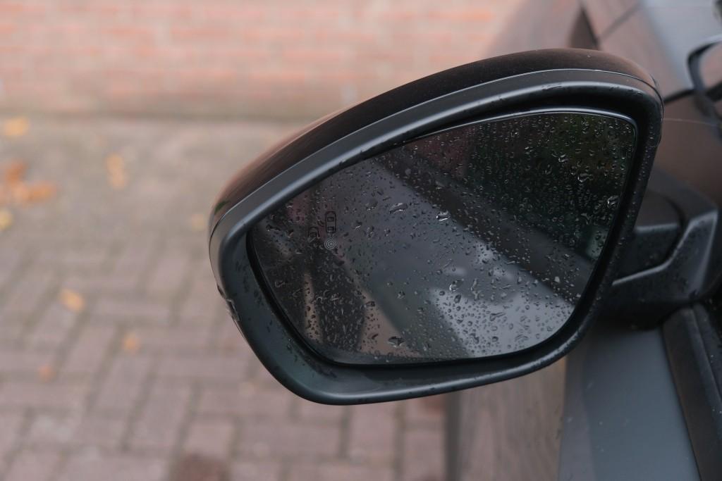 Peugeot 2008 1.2 Hybrid 145pk e-DCS6 Allure - Adaptive cruise - Camera voor en achter - Dodehoek detectie - Climate control - Parkeersensoren afbeelding 23