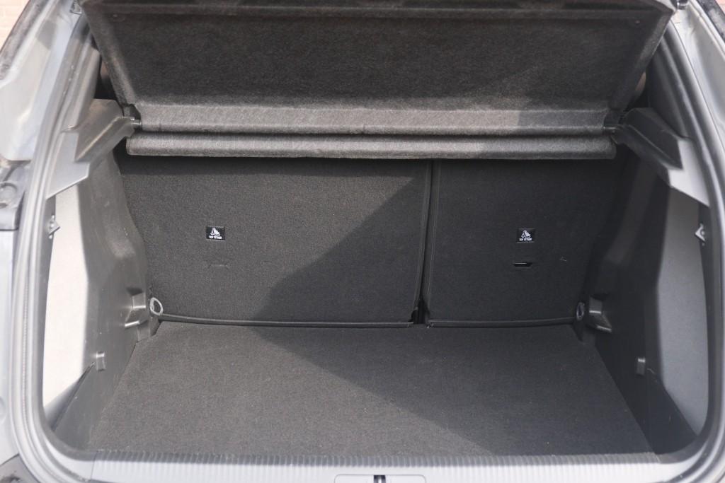 Peugeot 2008 1.2 Hybrid 145pk e-DCS6 Allure - Adaptive cruise - Camera voor en achter - Dodehoek detectie - Climate control - Parkeersensoren afbeelding 27
