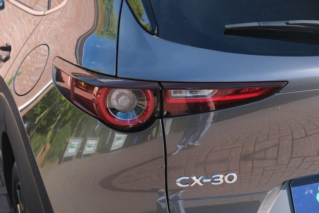 Mazda CX-30 2.5 e-SkyActiv-G M Hybrid 140pk Aut. Nagisa - Head-up display - Bose - Adaptieve cruise - Achteruitrijcamera - Dodehoekdetectie - Stoelverwarming - Elektrische achterklep - Keyless afbeelding 31