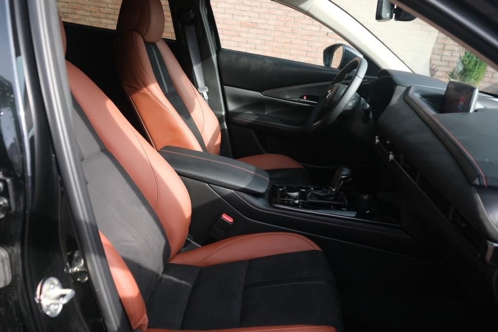 Mazda CX-30 2.5 e-SkyActiv-G M Hybrid 140pk Aut. Nagisa - Head-up display - Bose - Adaptieve cruise - Achteruitrijcamera - Dodehoekdetectie - Stoelverwarming - Elektrische achterklep - Keyless afbeelding 4