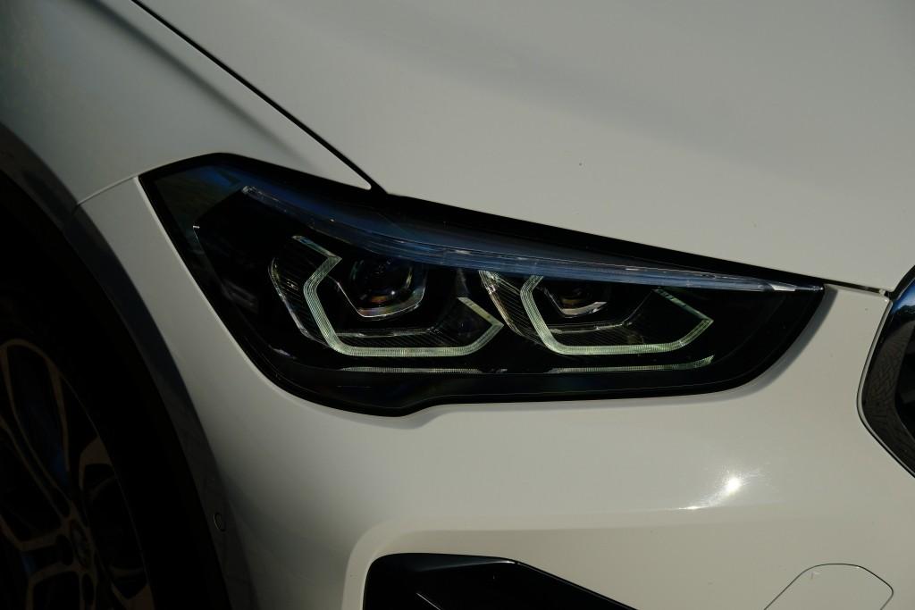BMW X1 sDrive18i 140pk Aut. Executive Edition - Navigatiesysteem - Achteruitrijcamera - Cruise control - Climate control - Stoelverwarming - Apple CarPlay - Elektrische achterklep - Parkeersensoren afbeelding 2