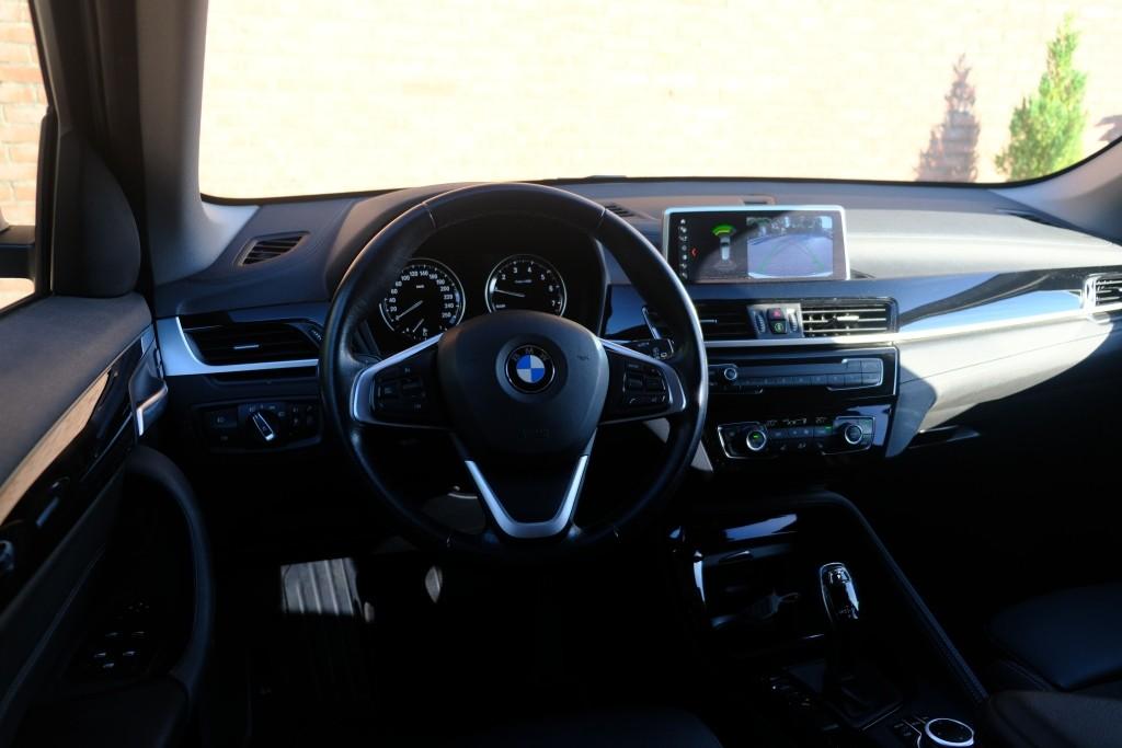 BMW X1 sDrive18i 140pk Aut. Executive Edition - Navigatiesysteem - Achteruitrijcamera - Cruise control - Climate control - Stoelverwarming - Apple CarPlay - Elektrische achterklep - Parkeersensoren afbeelding 14