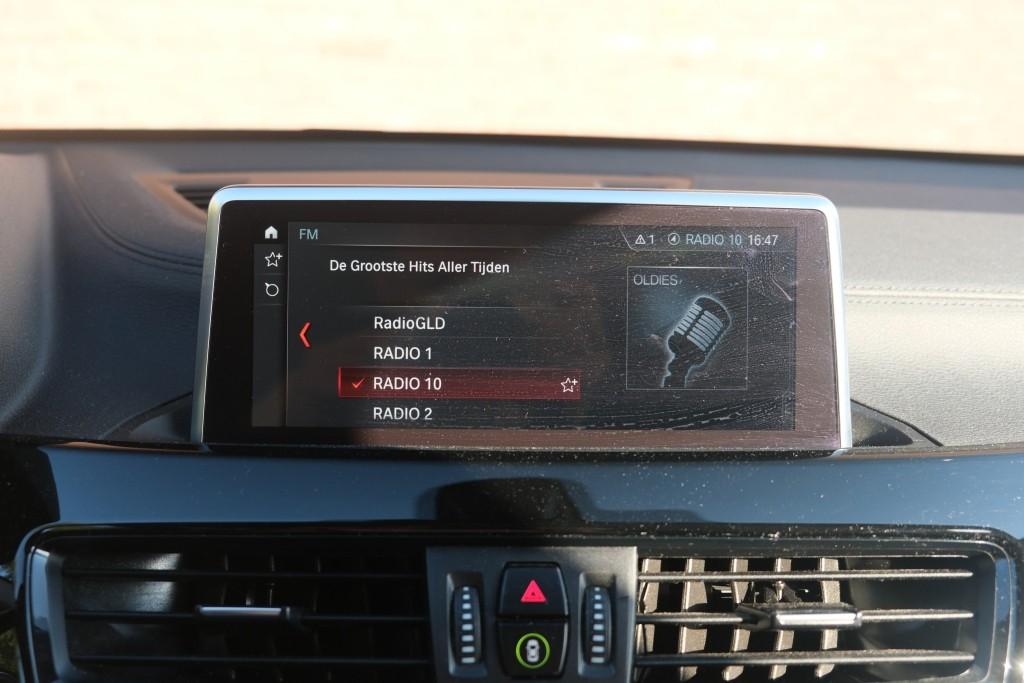 BMW X1 sDrive18i 140pk Aut. Executive Edition - Navigatiesysteem - Achteruitrijcamera - Cruise control - Climate control - Stoelverwarming - Apple CarPlay - Elektrische achterklep - Parkeersensoren afbeelding 16
