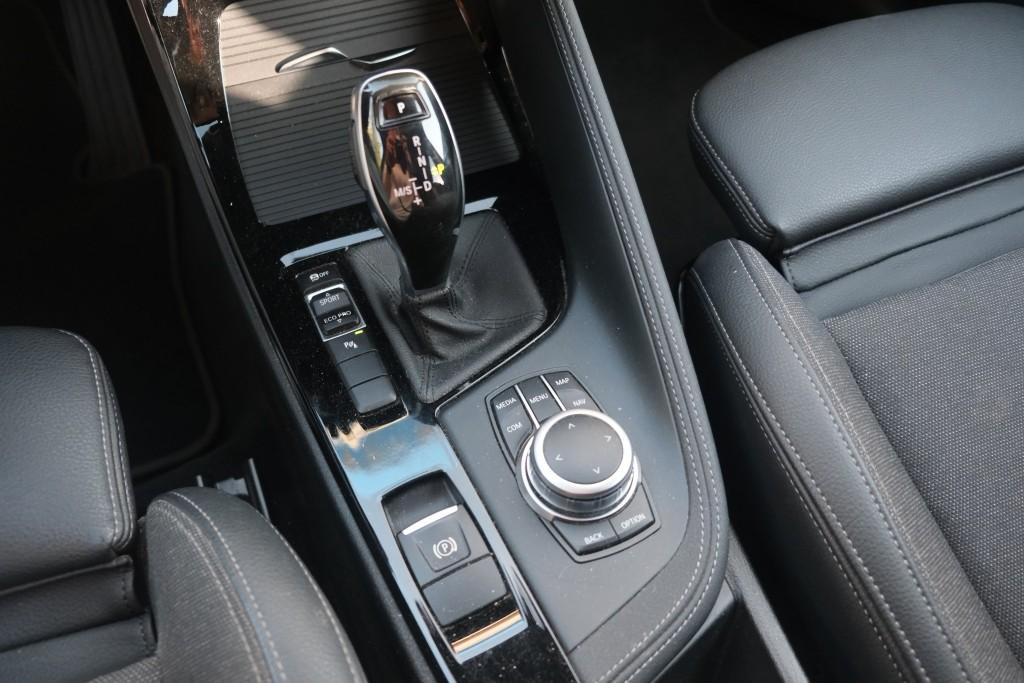 BMW X1 sDrive18i 140pk Aut. Executive Edition - Navigatiesysteem - Achteruitrijcamera - Cruise control - Climate control - Stoelverwarming - Apple CarPlay - Elektrische achterklep - Parkeersensoren afbeelding 19