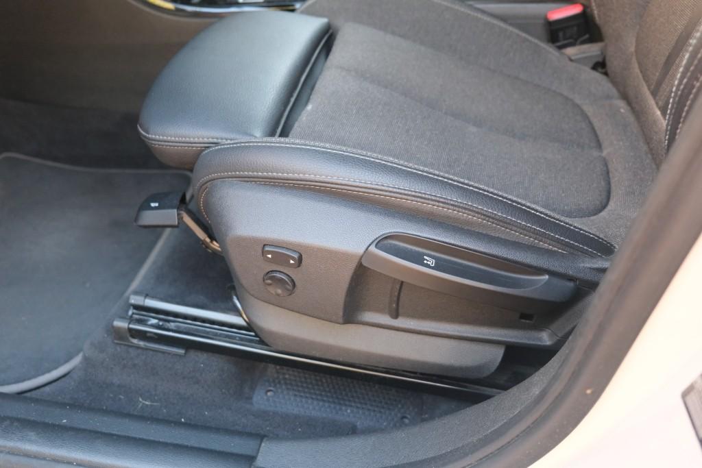 BMW X1 sDrive18i 140pk Aut. Executive Edition - Navigatiesysteem - Achteruitrijcamera - Cruise control - Climate control - Stoelverwarming - Apple CarPlay - Elektrische achterklep - Parkeersensoren afbeelding 21