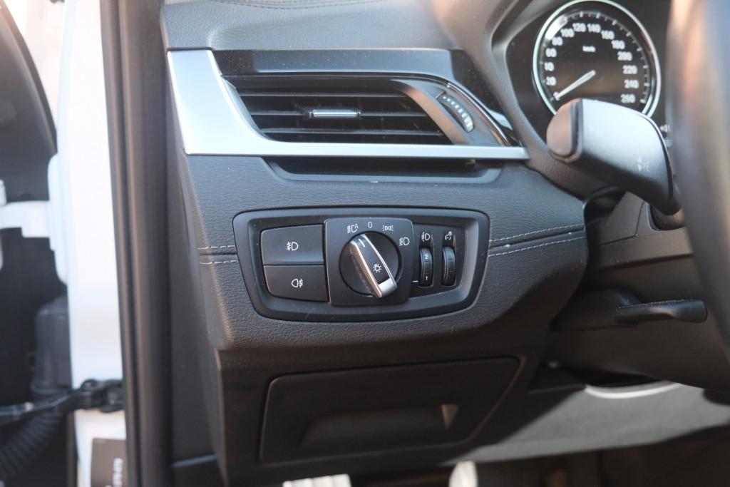 BMW X1 sDrive18i 140pk Aut. Executive Edition - Navigatiesysteem - Achteruitrijcamera - Cruise control - Climate control - Stoelverwarming - Apple CarPlay - Elektrische achterklep - Parkeersensoren afbeelding 23