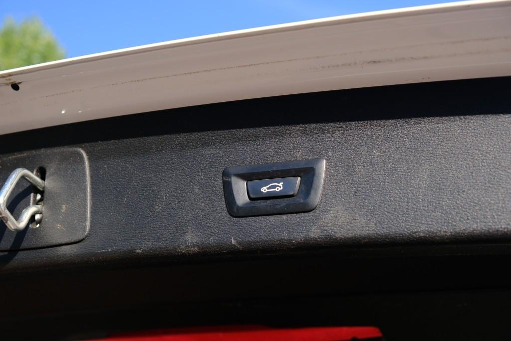 BMW X1 sDrive18i 140pk Aut. Executive Edition - Navigatiesysteem - Achteruitrijcamera - Cruise control - Climate control - Stoelverwarming - Apple CarPlay - Elektrische achterklep - Parkeersensoren afbeelding 28
