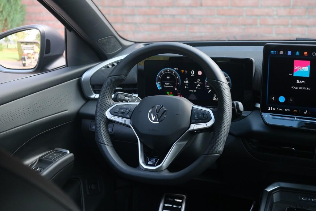 Volkswagen T-Roc 1.5 eTSi 150pk DSG R-Line - Adaptive cruise - Apple CarPlay - Achteruitrijcamera - Keyless entry - Stoelverwarming - Elektrische achterklep - Dodehoekdetectie - Parkeersensoren afbeelding 13