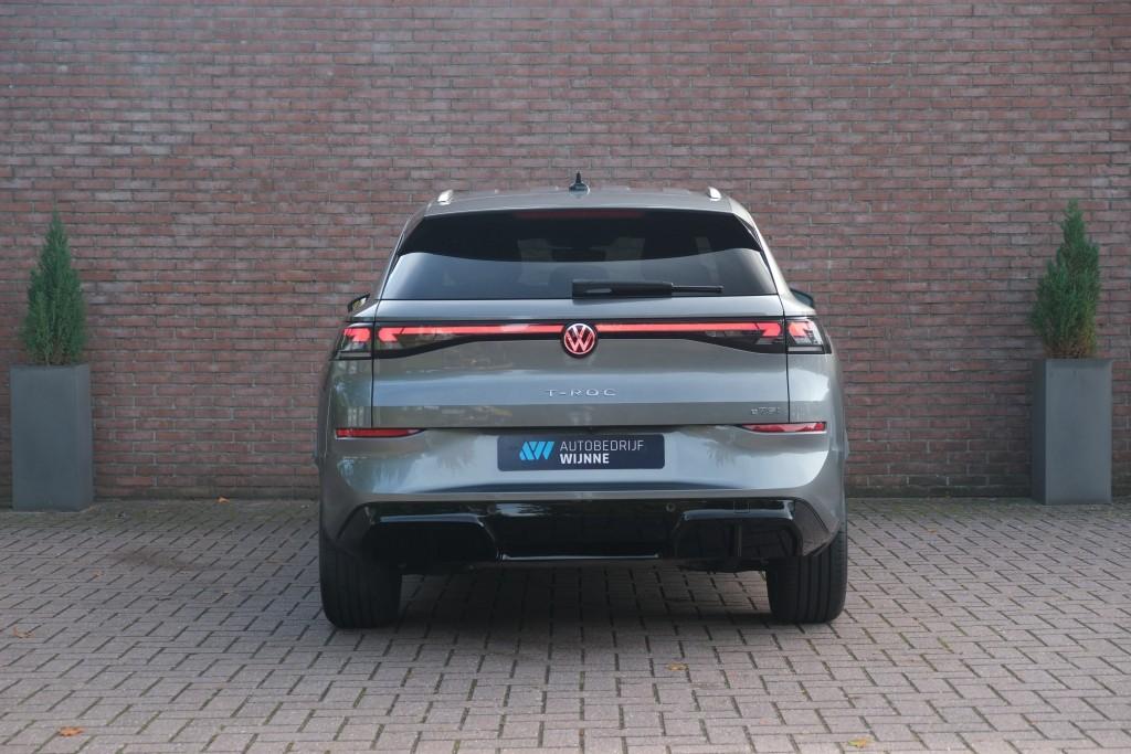 Volkswagen T-Roc 1.5 eTSi 150pk DSG R-Line - Adaptive cruise - Apple CarPlay - Achteruitrijcamera - Keyless entry - Stoelverwarming - Elektrische achterklep - Dodehoekdetectie - Parkeersensoren afbeelding 35
