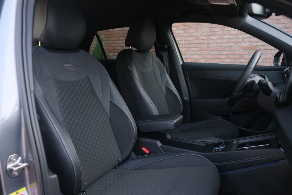 Volkswagen T-Roc 1.5 eTSi 150pk DSG R-Line - Adaptive cruise - Apple CarPlay - Achteruitrijcamera - Keyless entry - Stoelverwarming - Elektrische achterklep - Dodehoekdetectie - Parkeersensoren afbeelding 6