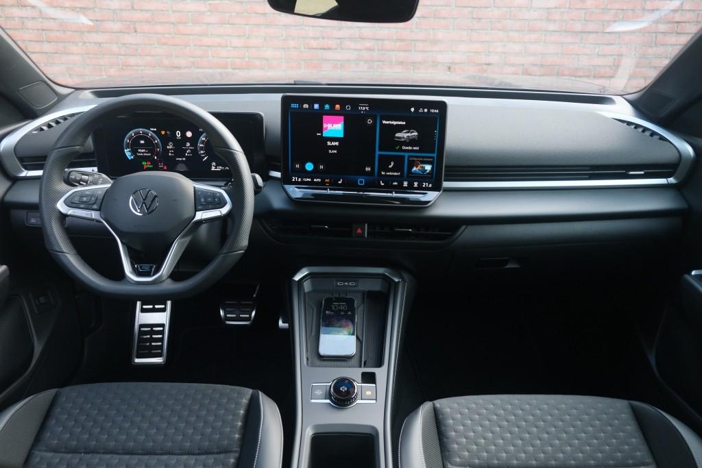 Volkswagen T-Roc 1.5 eTSi 150pk DSG R-Line - Adaptive cruise - Apple CarPlay - Achteruitrijcamera - Keyless entry - Stoelverwarming - Elektrische achterklep - Dodehoekdetectie - Parkeersensoren afbeelding 7