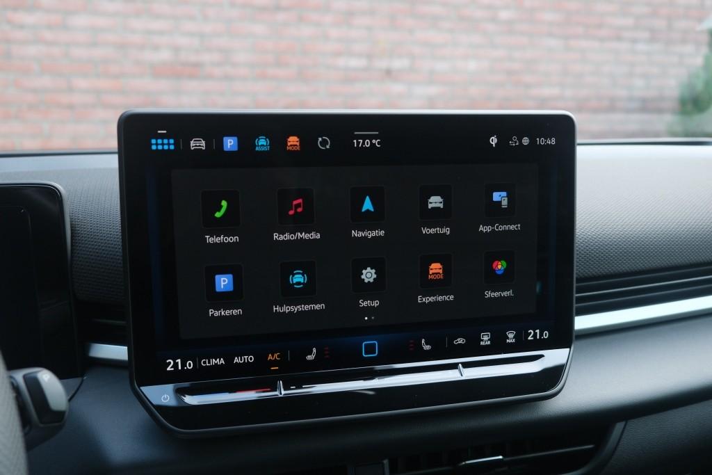 Volkswagen T-Roc 1.5 eTSi 150pk DSG R-Line - Adaptive cruise - Apple CarPlay - Achteruitrijcamera - Keyless entry - Stoelverwarming - Elektrische achterklep - Dodehoekdetectie - Parkeersensoren afbeelding 17