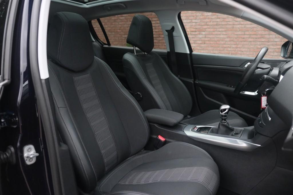 Peugeot 308 1.2 PureTech 130pk Allure - Apple CarPlay - Climate control - Cruise control - Navigatiesysteem - Parkeersensoren - Panoramadak - Trekhaak afbeelding 6