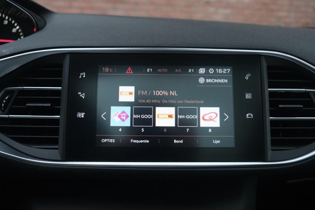 Peugeot 308 1.2 PureTech 130pk Allure - Apple CarPlay - Climate control - Cruise control - Navigatiesysteem - Parkeersensoren - Panoramadak - Trekhaak afbeelding 17