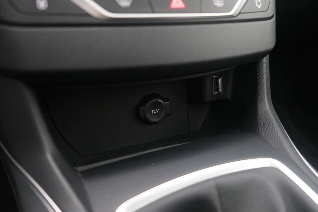 Peugeot 308 1.2 PureTech 130pk Allure - Apple CarPlay - Climate control - Cruise control - Navigatiesysteem - Parkeersensoren - Panoramadak - Trekhaak afbeelding 21