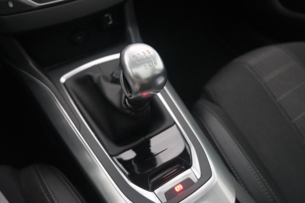Peugeot 308 1.2 PureTech 130pk Allure - Apple CarPlay - Climate control - Cruise control - Navigatiesysteem - Parkeersensoren - Panoramadak - Trekhaak afbeelding 22