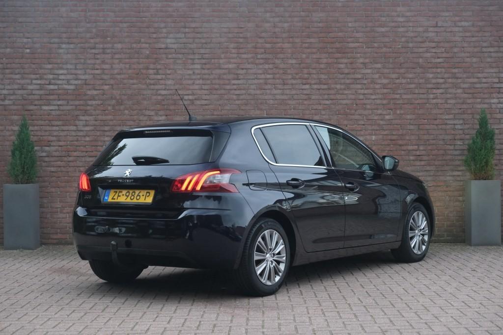 Peugeot 308 1.2 PureTech 130pk Allure - Apple CarPlay - Climate control - Cruise control - Navigatiesysteem - Parkeersensoren - Panoramadak - Trekhaak afbeelding 29