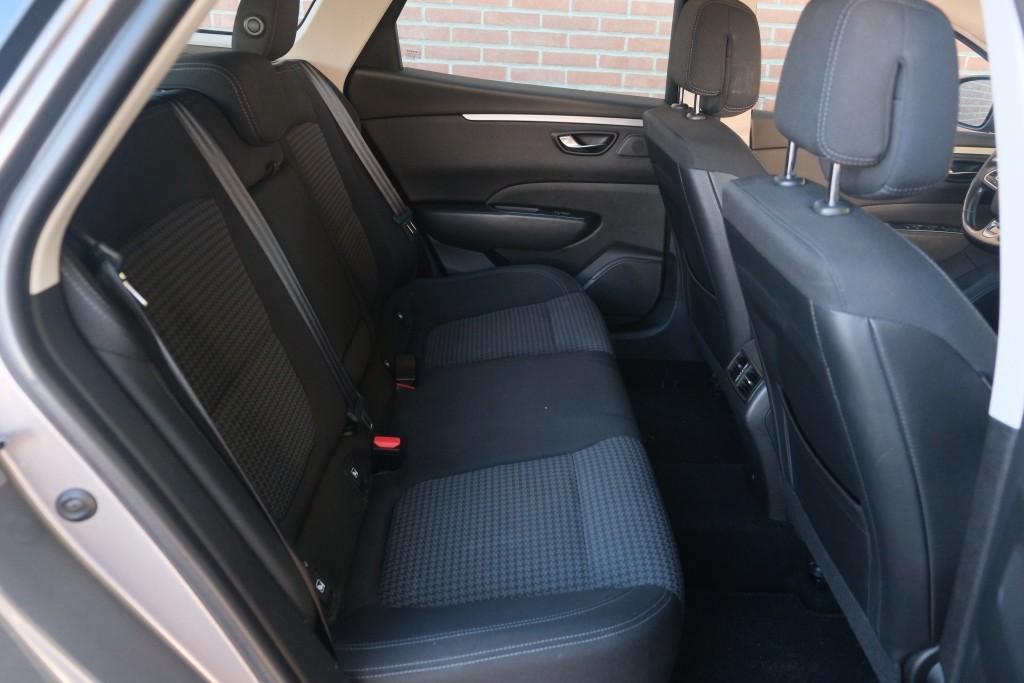 Renault Talisman 1.6 TCe 150pk EDC Estate Zen - Automatische airco - Cruise control - Navigatiesysteem - Keyless entry - Parkeersensoren achter - DAB radio afbeelding 3