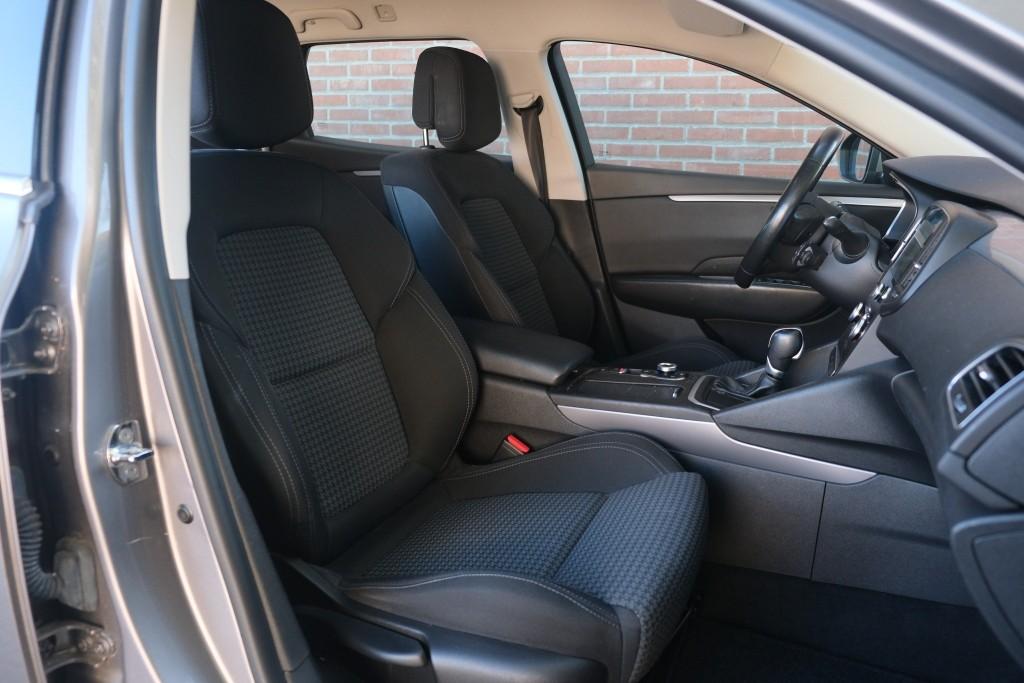 Renault Talisman 1.6 TCe 150pk EDC Estate Zen - Automatische airco - Cruise control - Navigatiesysteem - Keyless entry - Parkeersensoren achter - DAB radio afbeelding 6