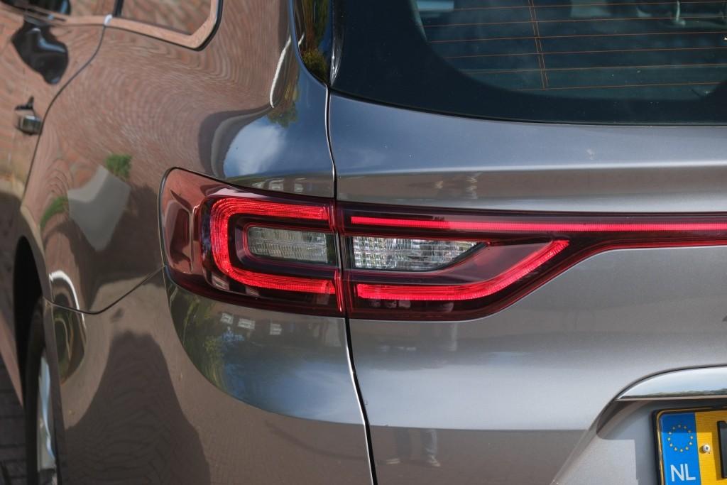 Renault Talisman 1.6 TCe 150pk EDC Estate Zen - Automatische airco - Cruise control - Navigatiesysteem - Keyless entry - Parkeersensoren achter - DAB radio afbeelding 31