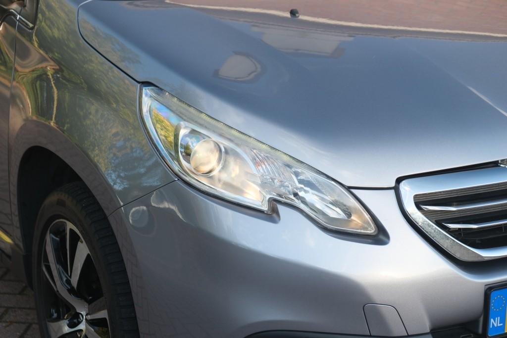 Peugeot 2008 1.6 VTi 120pk Féline - Climate control - Cruise control - Navigatiesysteem - Parkeersensoren - Trekhaak afbeelding 2