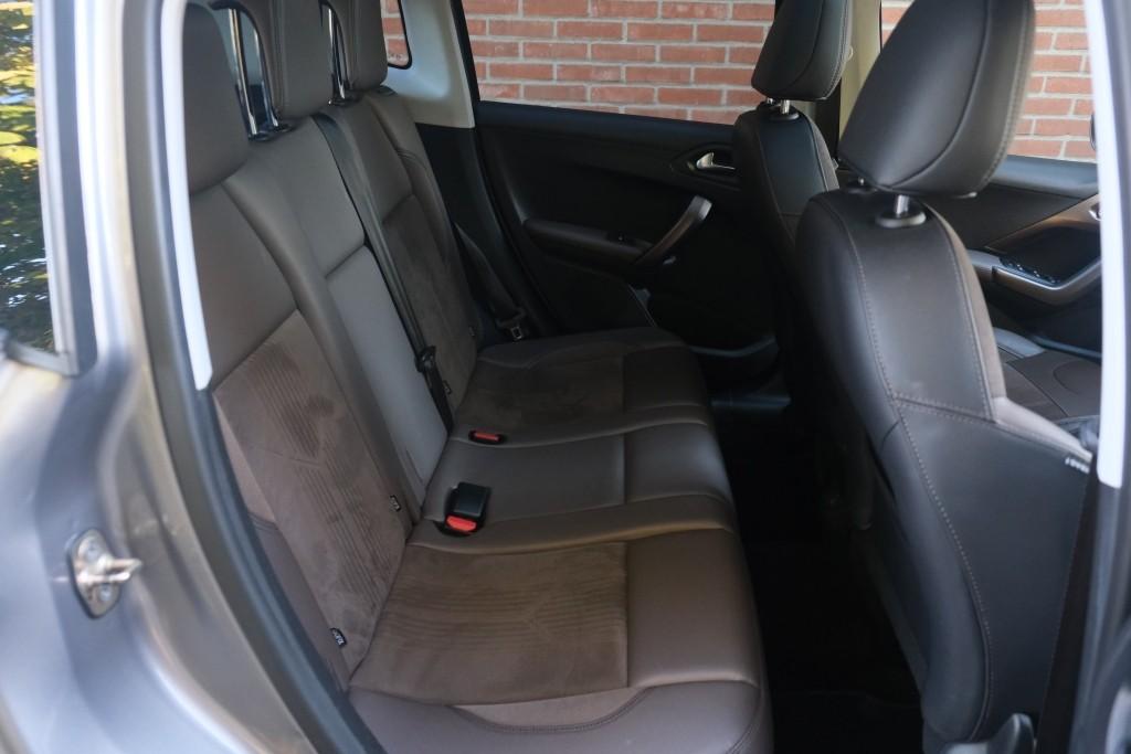 Peugeot 2008 1.6 VTi 120pk Féline - Climate control - Cruise control - Navigatiesysteem - Parkeersensoren - Trekhaak afbeelding 3