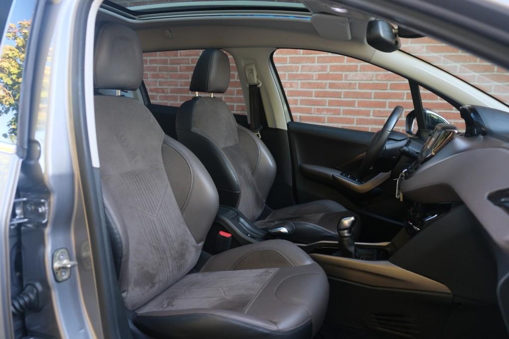 Peugeot 2008 1.6 VTi 120pk Féline - Climate control - Cruise control - Navigatiesysteem - Parkeersensoren - Trekhaak afbeelding 6