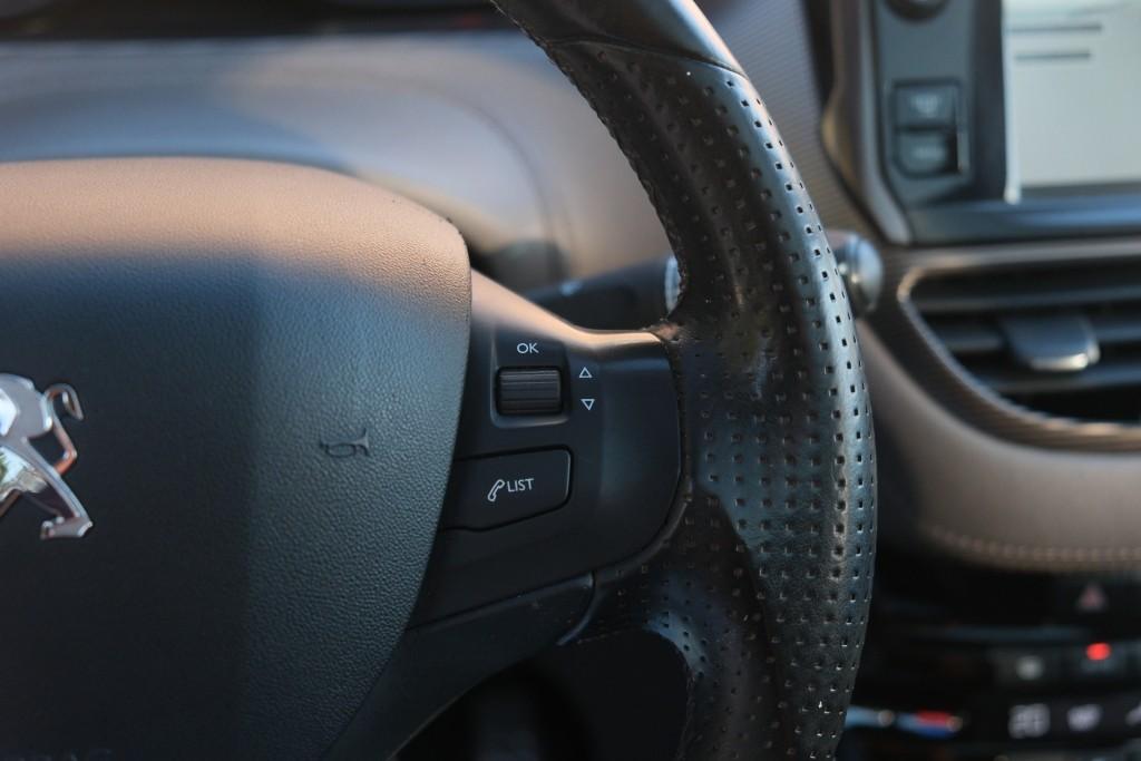 Peugeot 2008 1.6 VTi 120pk Féline - Climate control - Cruise control - Navigatiesysteem - Parkeersensoren - Trekhaak afbeelding 10