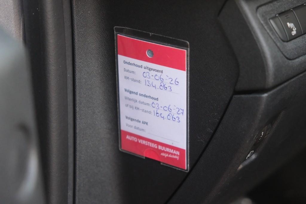 Peugeot 2008 1.6 VTi 120pk Féline - Climate control - Cruise control - Navigatiesysteem - Parkeersensoren - Trekhaak afbeelding 22
