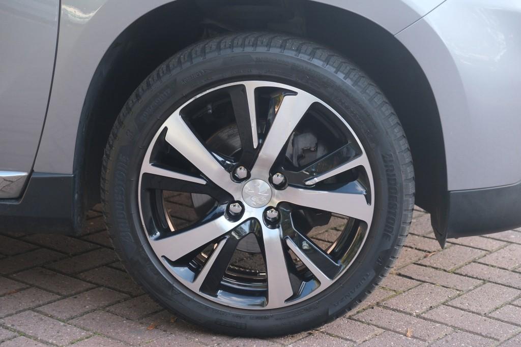 Peugeot 2008 1.6 VTi 120pk Féline - Climate control - Cruise control - Navigatiesysteem - Parkeersensoren - Trekhaak afbeelding 24