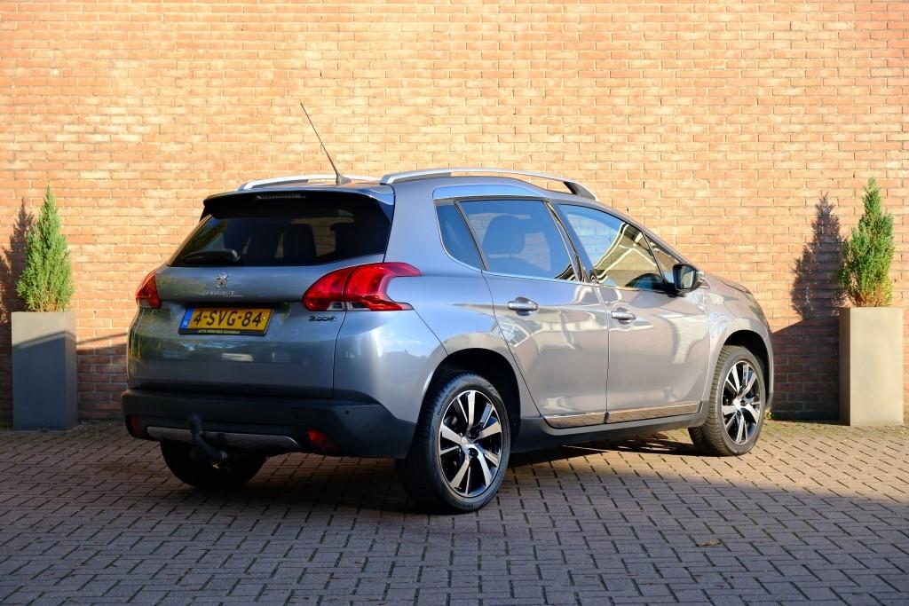 Peugeot 2008 1.6 VTi 120pk Féline - Climate control - Cruise control - Navigatiesysteem - Parkeersensoren - Trekhaak afbeelding 26