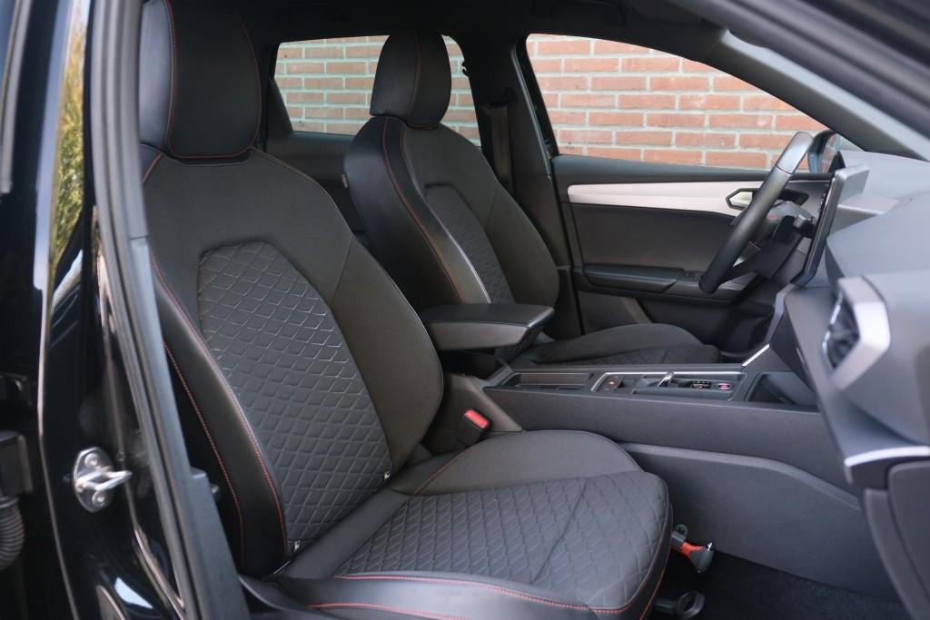 SEAT Leon 1.5 eTSi 150pk DSG Sportstourer FR Launch Editon - Adaptive cruise - Elektrische achterklep - Apple CarPlay - Keyless - Parkeersensoren - Stoelverwarming - Climate control afbeelding 6