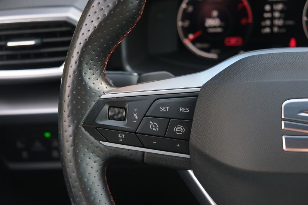 SEAT Leon 1.5 eTSi 150pk DSG Sportstourer FR Launch Editon - Adaptive cruise - Elektrische achterklep - Apple CarPlay - Keyless - Parkeersensoren - Stoelverwarming - Climate control afbeelding 9
