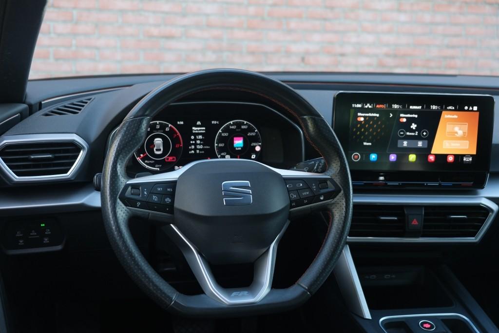 SEAT Leon 1.5 eTSi 150pk DSG Sportstourer FR Launch Editon - Adaptive cruise - Elektrische achterklep - Apple CarPlay - Keyless - Parkeersensoren - Stoelverwarming - Climate control afbeelding 14