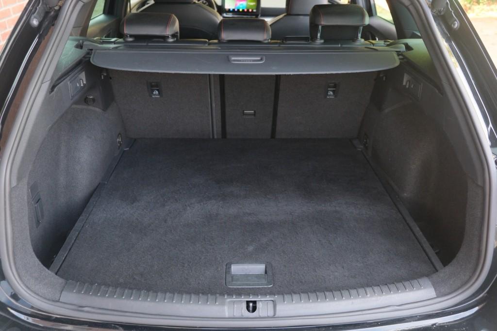 SEAT Leon 1.5 eTSi 150pk DSG Sportstourer FR Launch Editon - Adaptive cruise - Elektrische achterklep - Apple CarPlay - Keyless - Parkeersensoren - Stoelverwarming - Climate control afbeelding 29